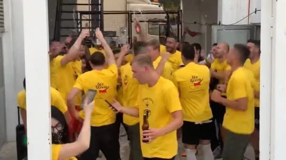ΒΙΝΤΕΟ/Με φανέλες ΔΕΝ ΞΕΧΝΩ και Campeones!