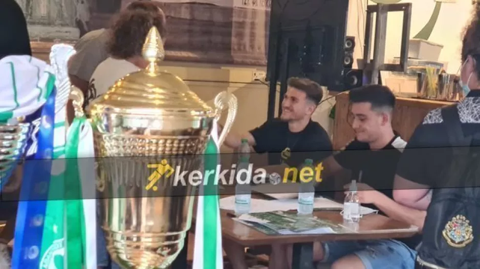 ΦΩΤΟΣ/Στην Παπανικολή μαζί με τους παίκτες οι Ομονοιάτες! (φώτος) 