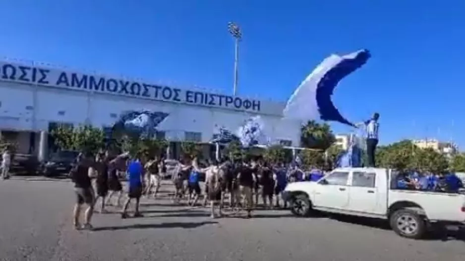 "Σηκωτός" έξω από το "Παπ" (βίντεο)