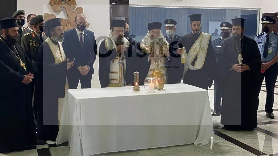 Έφθασε στην Κύπρο με ειδική πτήση το Άγιο Φως