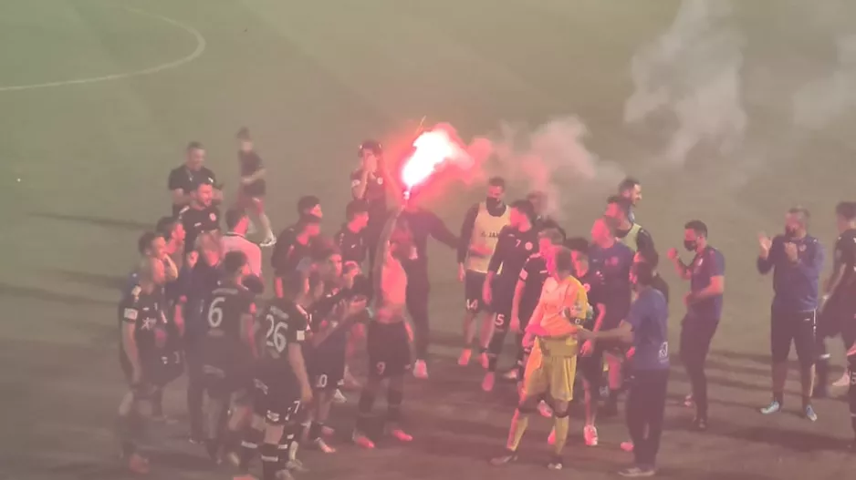Με φωτοβολίδα!