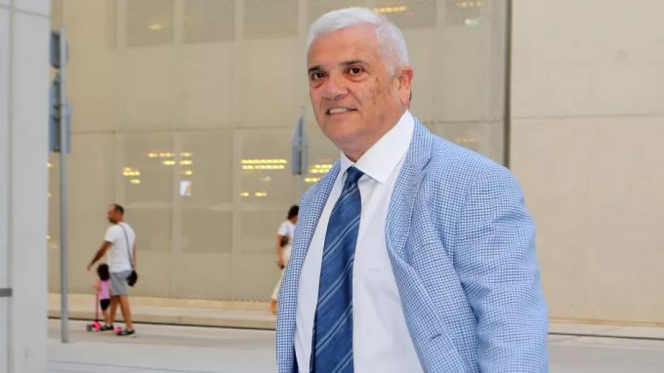 Μιλάει για όλα!