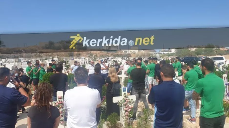 Τήρησαν την υπόσχεση, πήγαν στο μνήμα του προέδρου (βίντεο)