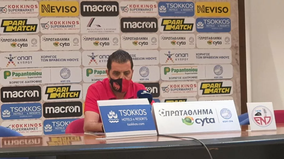 Ποντικός/"Ο Κίττος έκλαιγε στα αποδυτήρια"