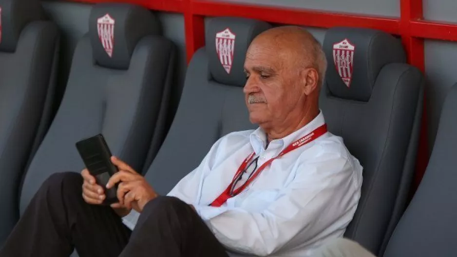 Βυθισμένος... ο πρόεδρος