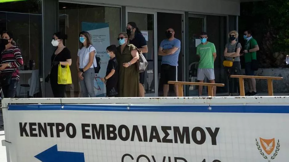 Συζήτηση και στην Κύπρο για μόνο 1 δόση εμβολίου σε όσους νόσησαν
