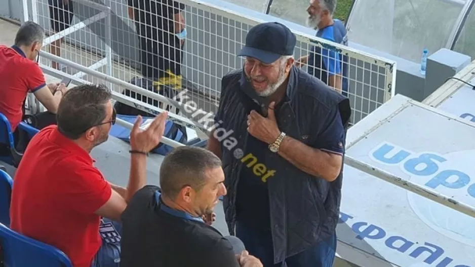 Πρόεδρος/προπονητής... κερκίδα