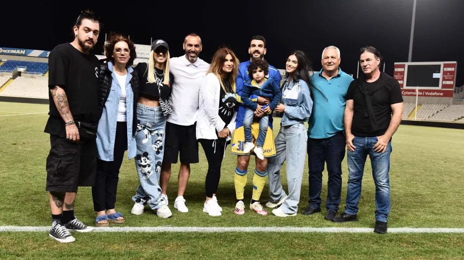 ΟΛΟΙ... με Μερκή