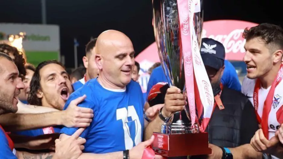 ΦΩΤΟ/Κυπελλούχος Τιμούρ με τις... γυναίκες του