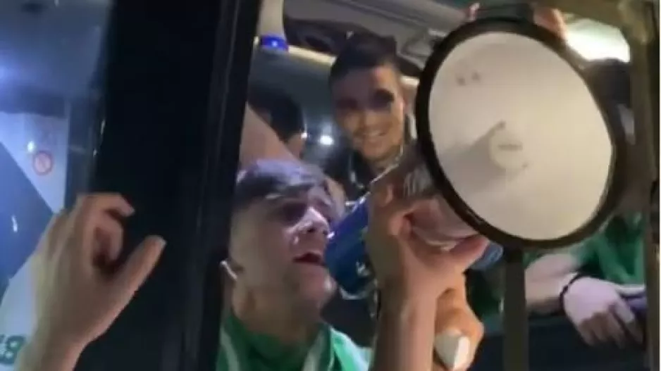 Λοΐζου με ΠΑΘΟΣ/"Για σένα ζω, για σένα τραγουδώ, θέλω τρόπαιο..." (ΒΙΝΤΕΟ)