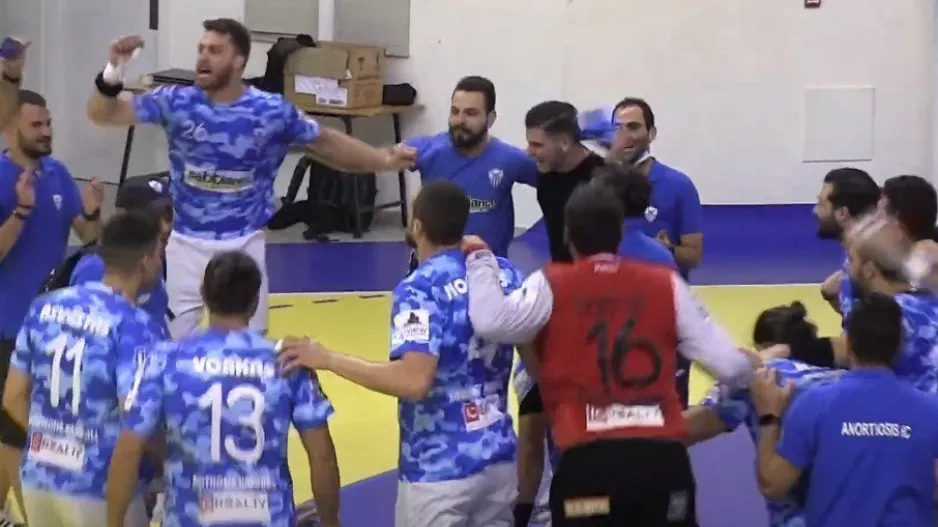 Παρακάμερα/ Κύπελλο και... "σηκωτός"!
