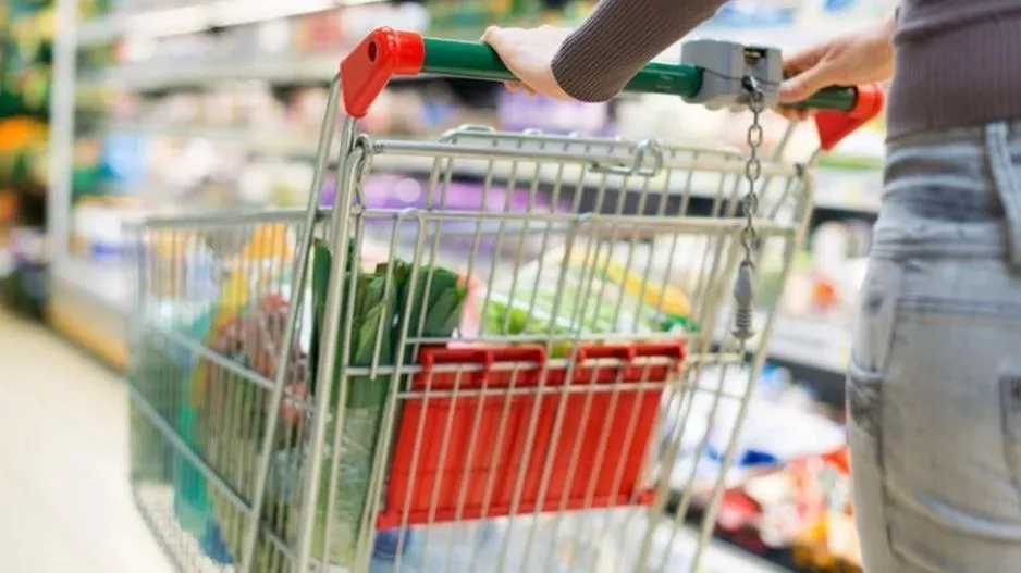 Αυτές οι υπεραγορές είναι ανοικτές νόμιμα σήμερα