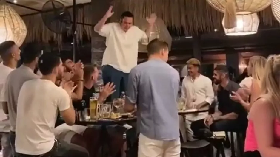 Βγήκε στο τραπέζι ο Θανάσης! (βίντεο) 