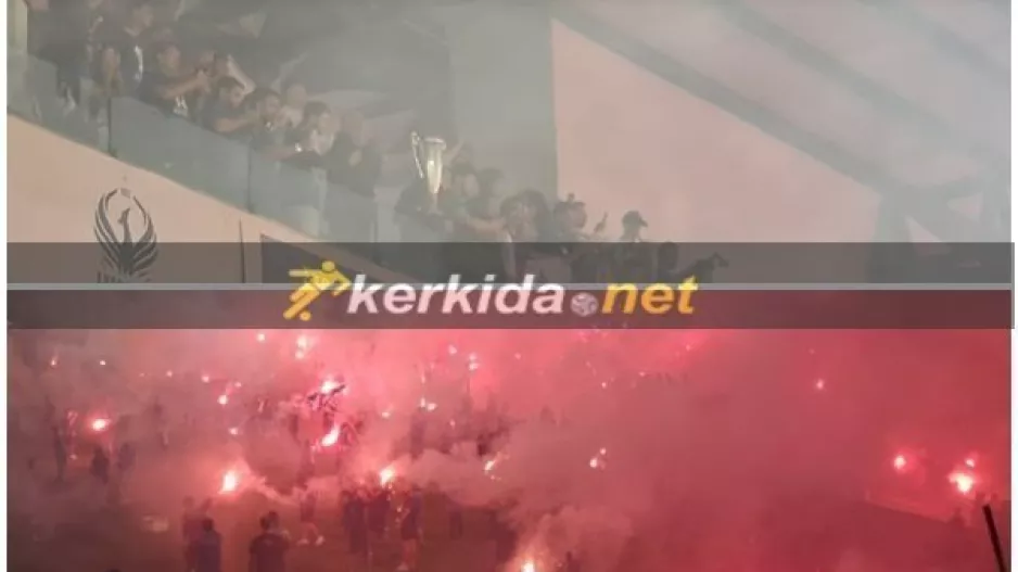 Οι παίκτες στα boxes και... ΧΑΜΟΣ! (Φώτος/Βίντεο)