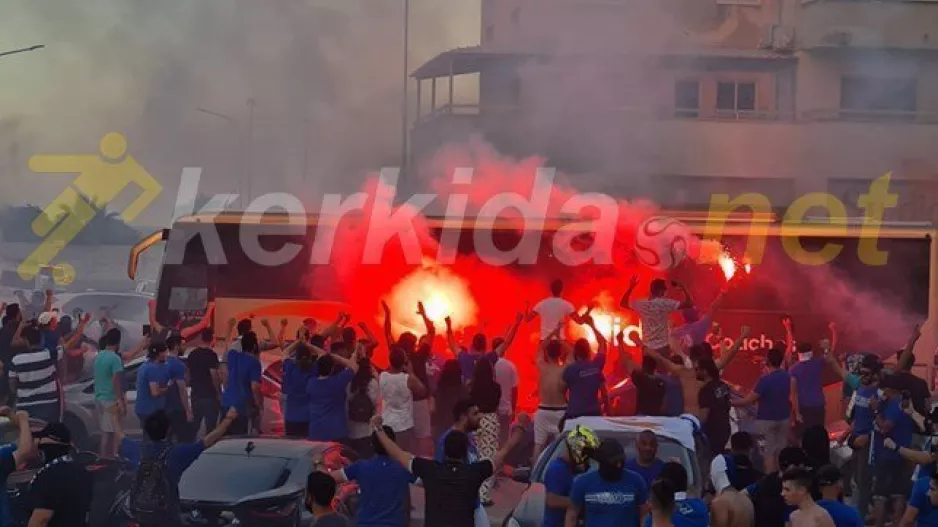 Δεν σ' αφήσανε ποτέ, στα δύσκολά σου χρόνια... 