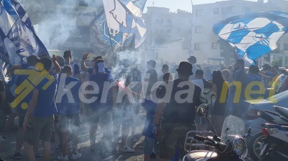 "Ολα μπλε" στο πάρκινγκ του "Α. Παπαδόπουλος"! (φώτος)