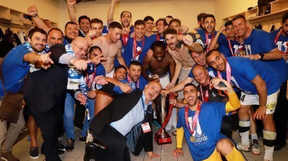 (BINTEO/ΦΩΤΟΣ) Τρελό... πάρτι στ΄ αποδυτήρια!