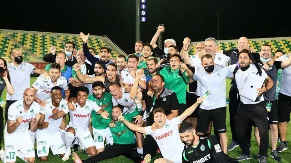 "Πράσινη" ανάρτηση με Queen και We Are The Champions