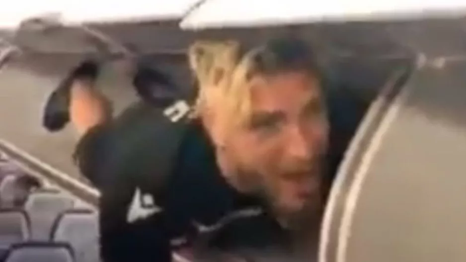 Εκανε κερκίδα από τις θέσεις των αποσκευών ο Πασχαλάκης!