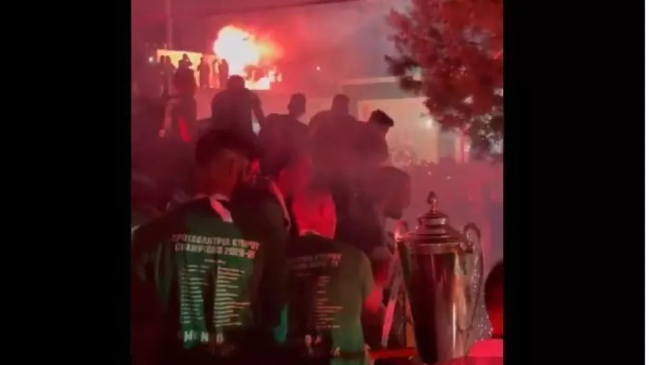 Όταν οι θριαμβευτές μπήκαν στο “Ηλίας Πούλλος” 