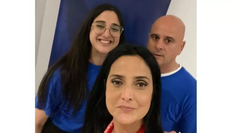 ΦΩΤΟ/Με το τρόπαιο στο αυτοκίνητο!