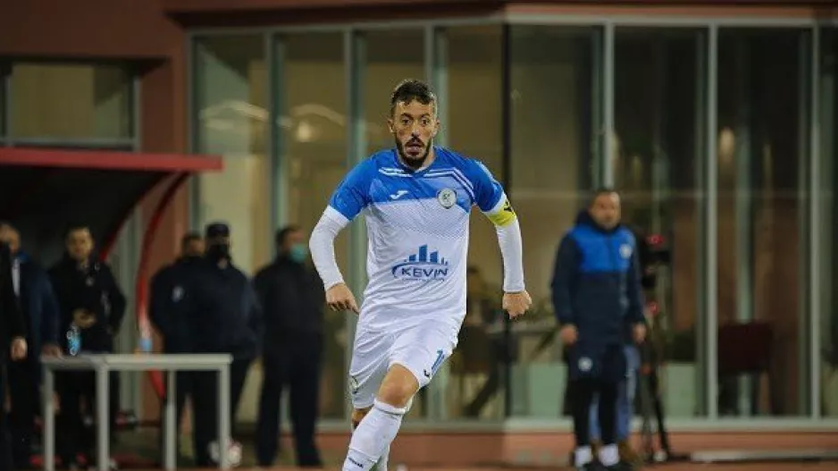 (Αντίπαλος ΑΕΛ) ΚΤΥΠΑΕΙ... Agim Ibraimi