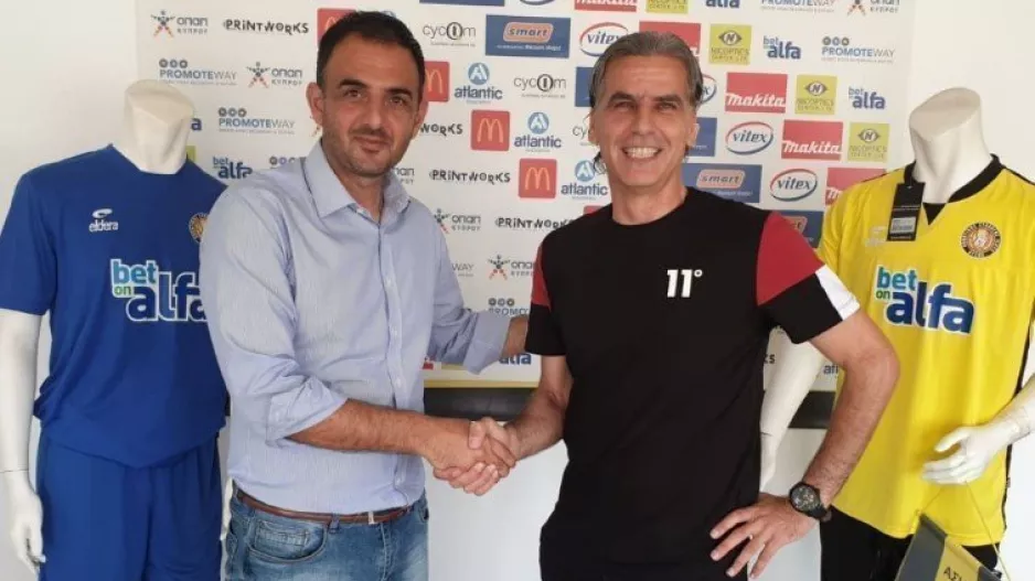 Ανανέωσε με Στέλιο Αντωνίου