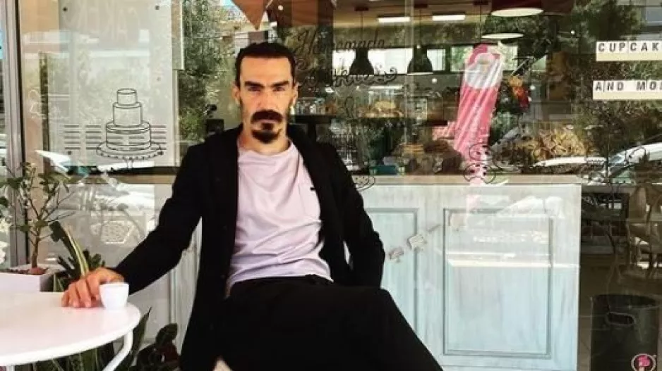 Έρχεται...