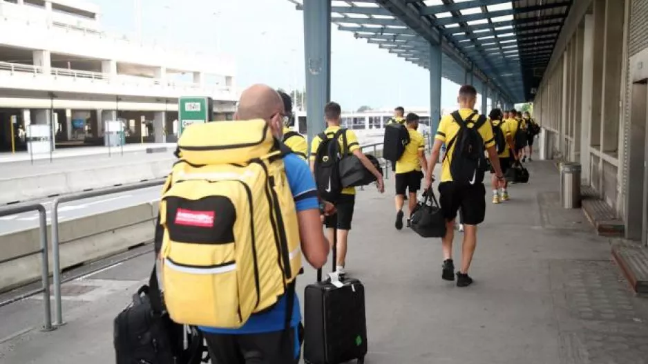 ΑΕΚ: Πλάνα από το ταξίδι της αποστολής στην Ολλανδία (βίντεο)