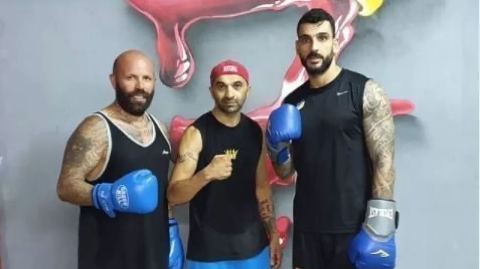 Έβαλε τα γάντια o Mερκής!