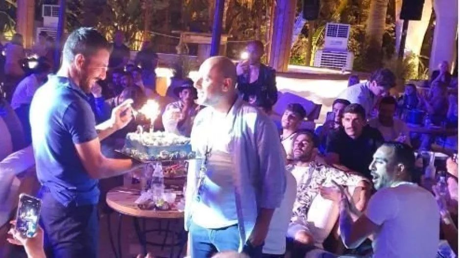 Πάρταραν... στο NAVA (και) για τον πρόεδρο/φώτος