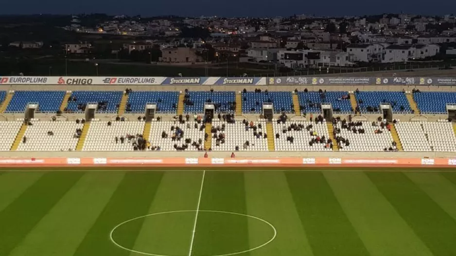Εξετάζεται αύξηση πληρότητας στα γήπεδα ως κίνητρο για εμβολιασμούς