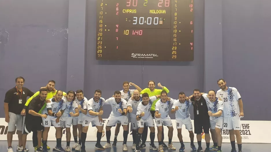 Σπουδαία νίκη, μετάλλιο και πρόκριση η Κύπρος!