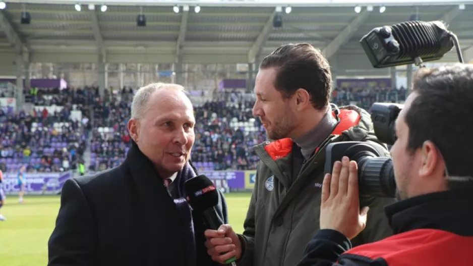 Από... ρεπόρτερ του Sky Sports στον πάγκο του Απόλλωνα