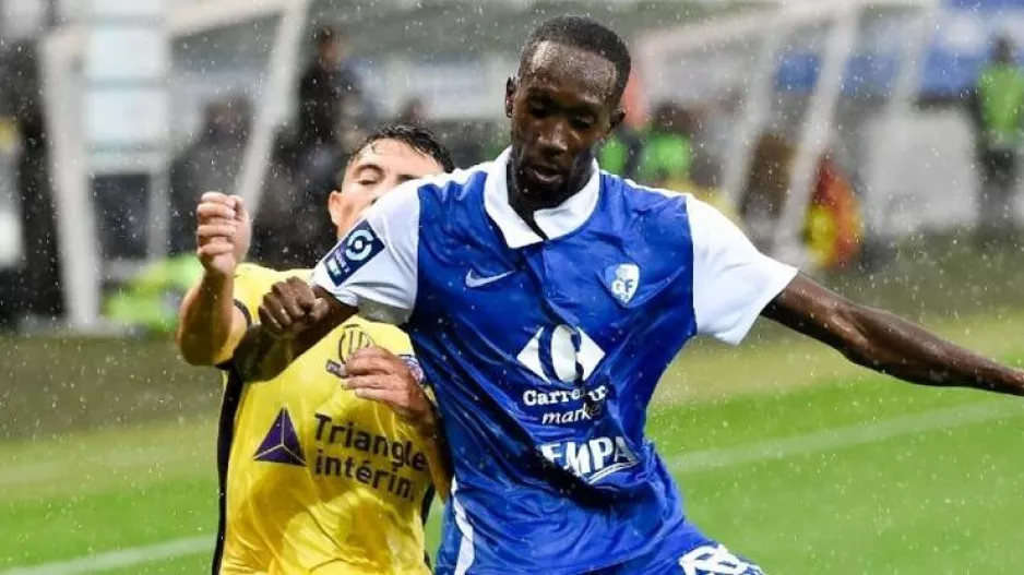 (ΜΕΤΑΓΡΑΦΙΚΟ) ΚΟΝΤΑ σε… Willy Semedo 