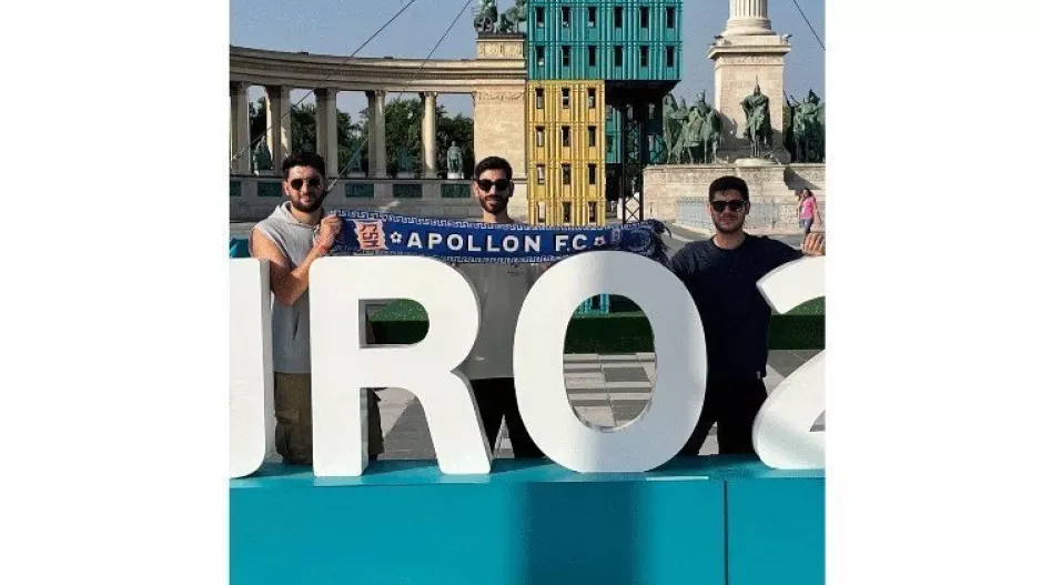 Στην "Puskás Aréna"... με κασκόλ Απόλλων! 