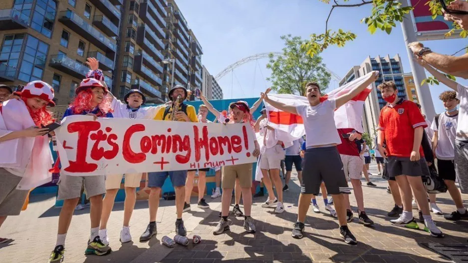 Κλασικά... "Ιt's coming home"!