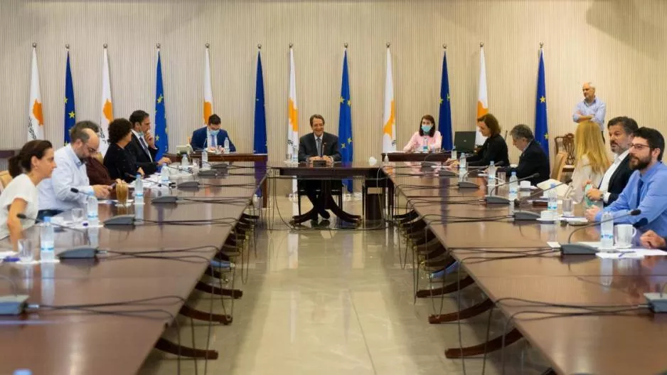 Ζητούν "ασυλία" οι Ειδικοί - Πληρώνει τους δικηγόρους η Κυβέρνηση