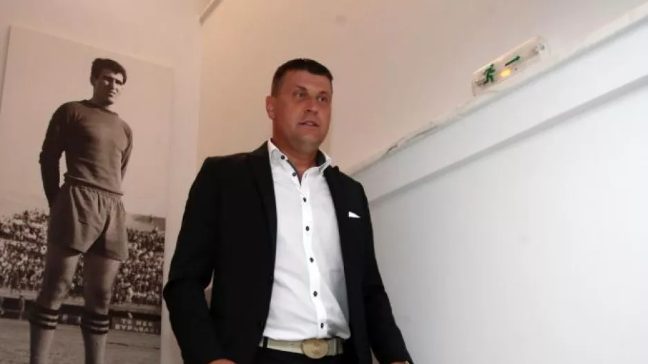 «Ψάχνεται» για αριστερό μπακ και αμυντικό χαφ