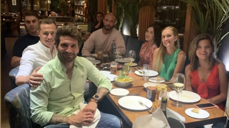 Πόζαραν από την Ισπανία…