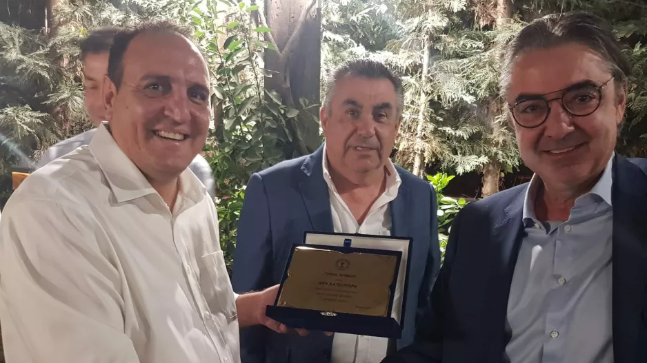 Τίμησε τον Άκη Χατζηπιερή