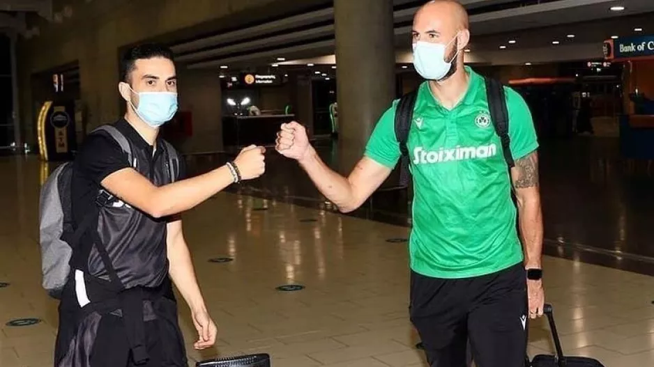 Καλεί... Λέζιακς 