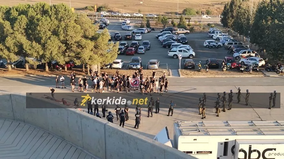 BINTEO/Έξω από το γήπεδο οι οπαδοί της Ντιναμό