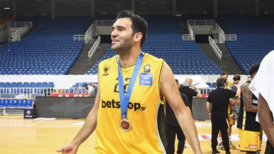 Συνεχίζει στην ΑΕΚ ο Μαυροειδής