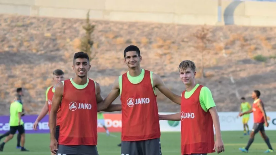 Πάφος FC/Στο αεροπλάνο και τέσσερις νεαροί
