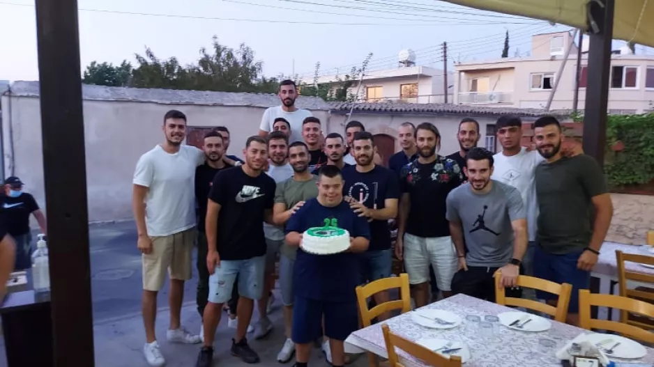 Στα γενέθλια του πιο πιστού οπαδού τους!