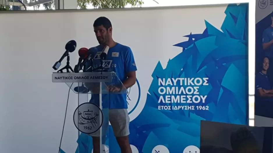 Θάλασσα/Γήπεδο