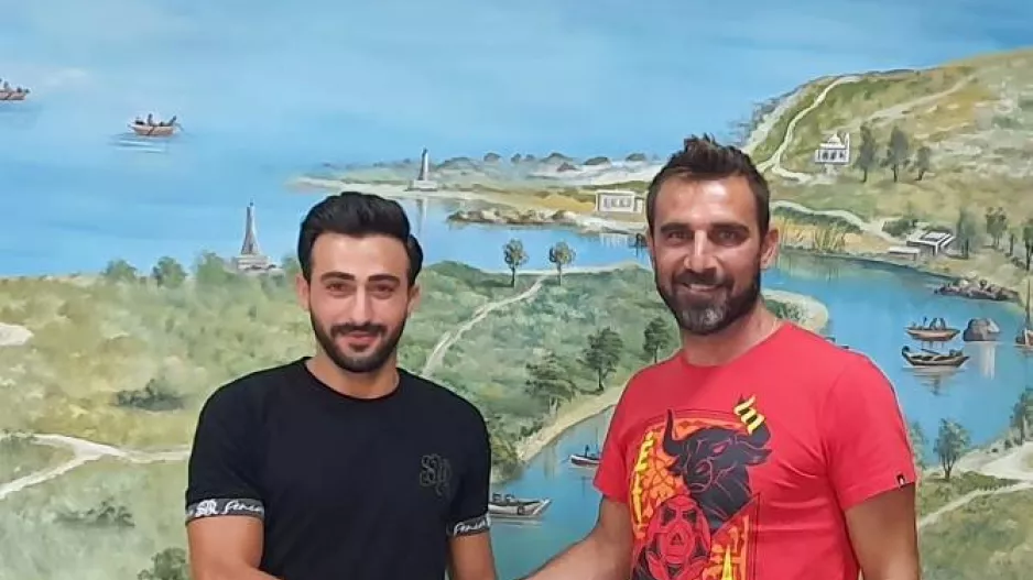 Αχυρώνας/Ανακοίνωση για τέσσερις