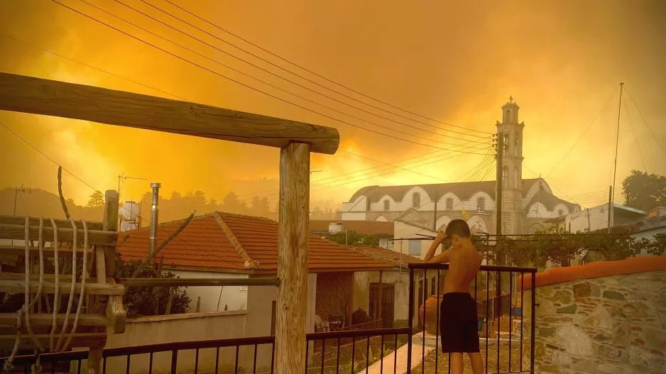 Πυρκαγιά/Η φωτογραφία που προκαλεί συγκίνηση...