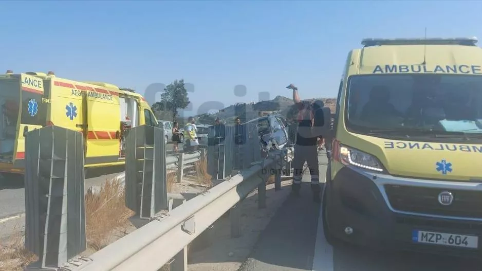 Τροχαίο στον αυτοκινητόδρομο Λ/σίας-Λ/σού: Ακινητοποιήθηκε στα κιγκλιδώματα το όχημα